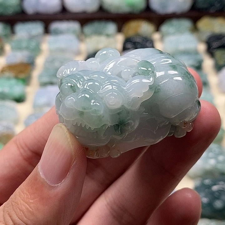 北***亮翡翠未镶嵌颈饰貔貅