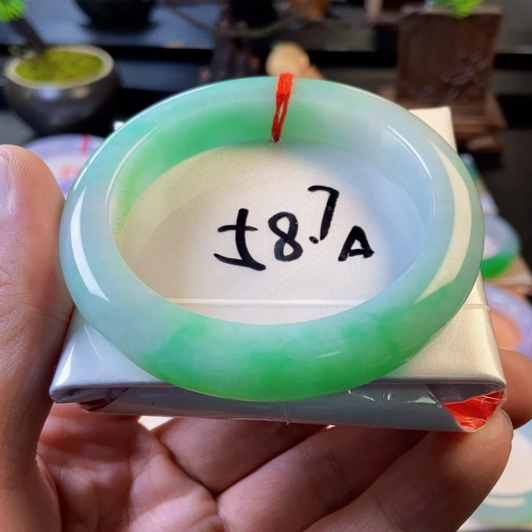 翡翠未镶嵌手镯40、绿底正圈