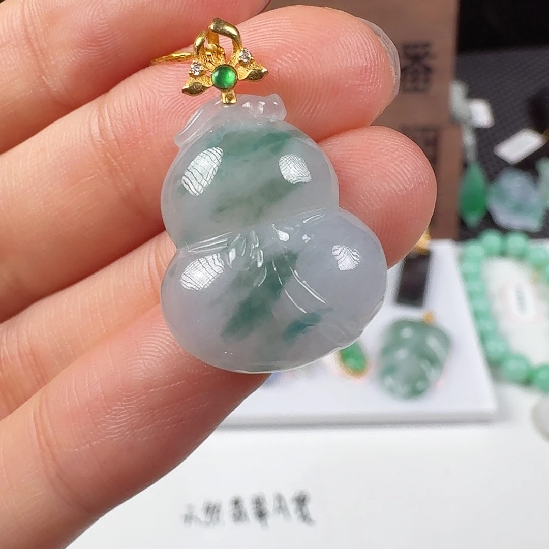 翡翠18K金镶嵌颈饰