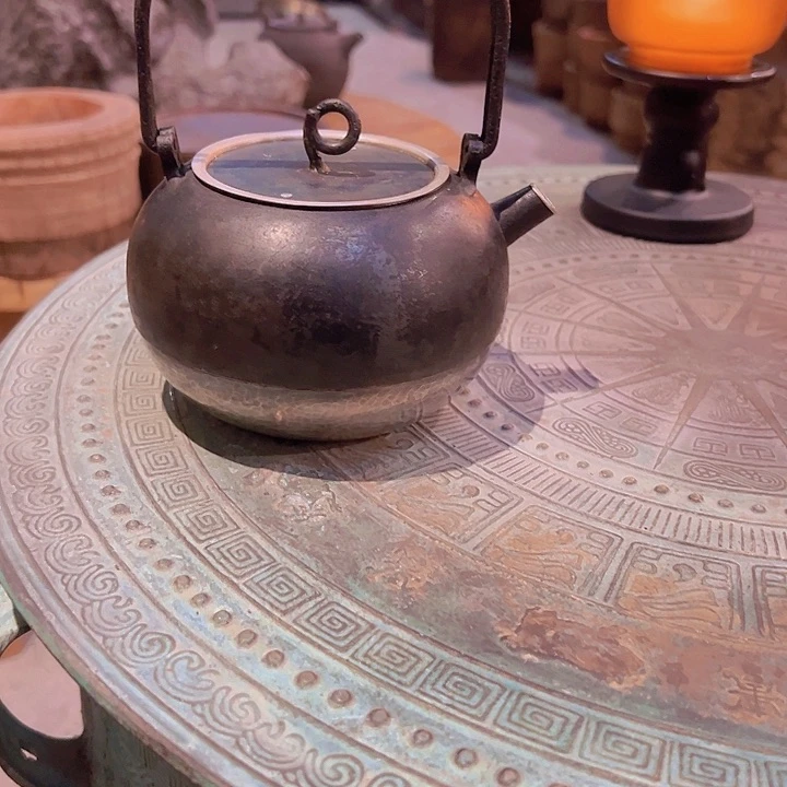 葛***帛铁包银壶铁壶铁包银壶