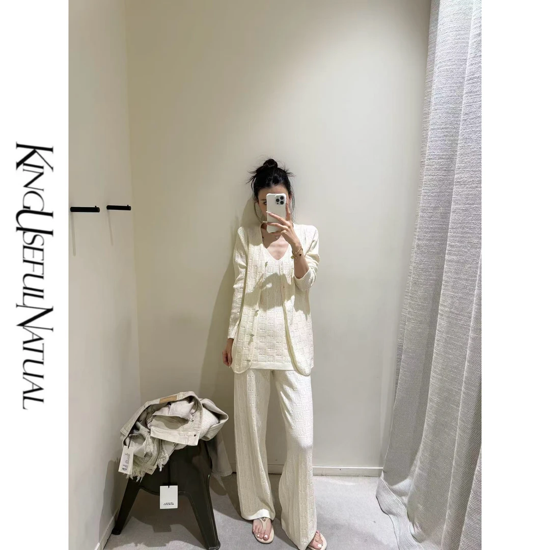 KUN【慵懒呼吸】松弛满满 定制挑孔镂空肌理纱线早秋米色针织套装