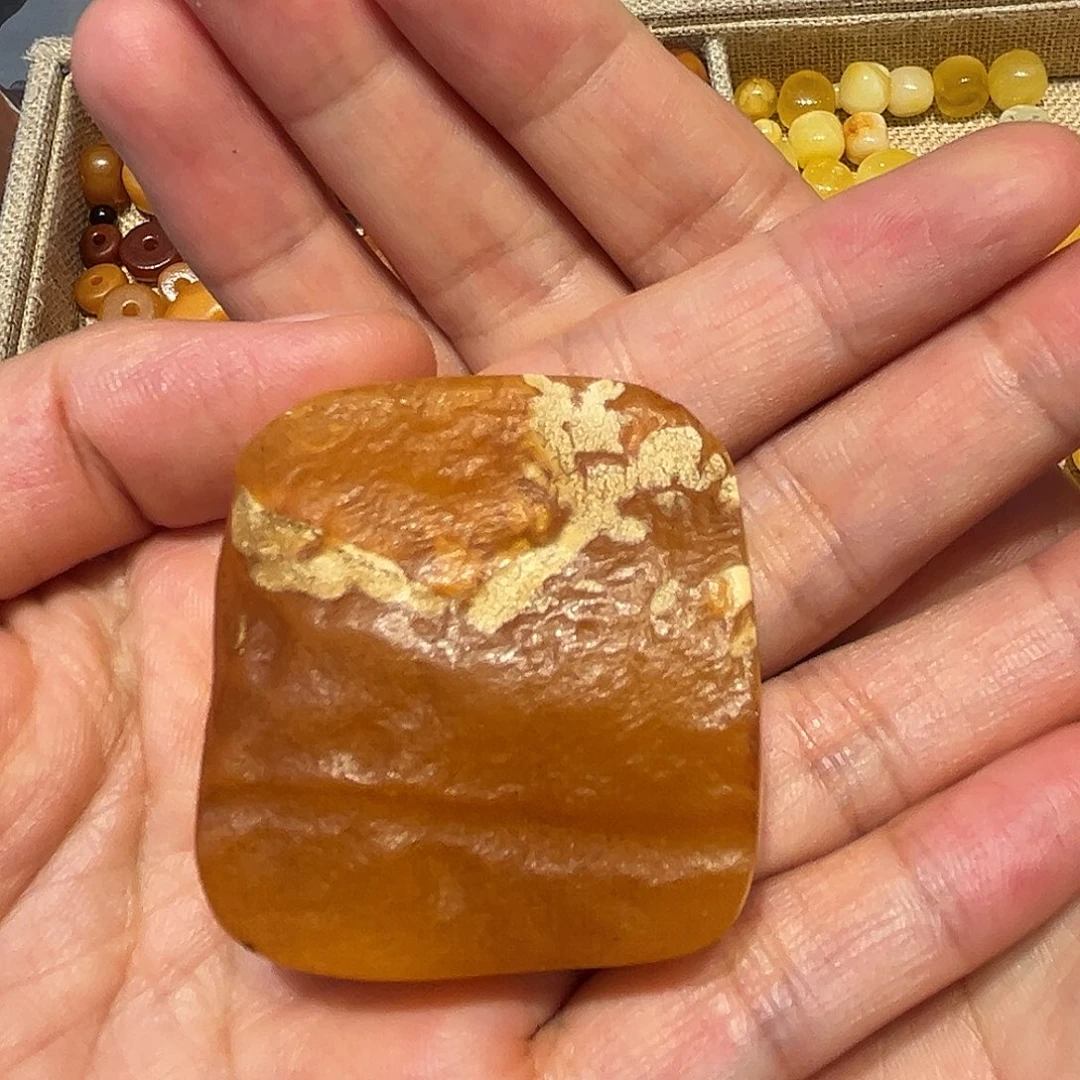 未镶嵌颈饰琥珀牌子