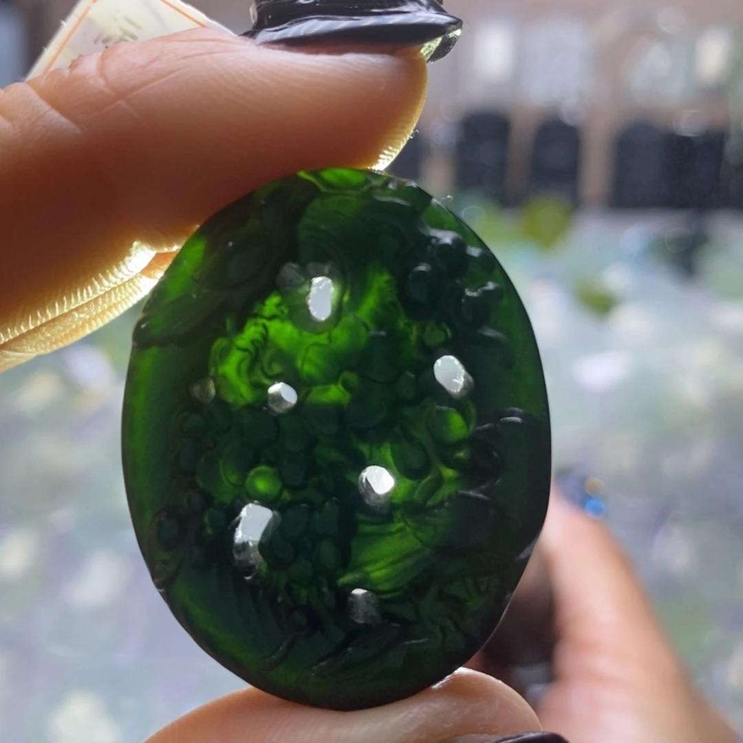 蛇纹石玉未镶嵌颈饰