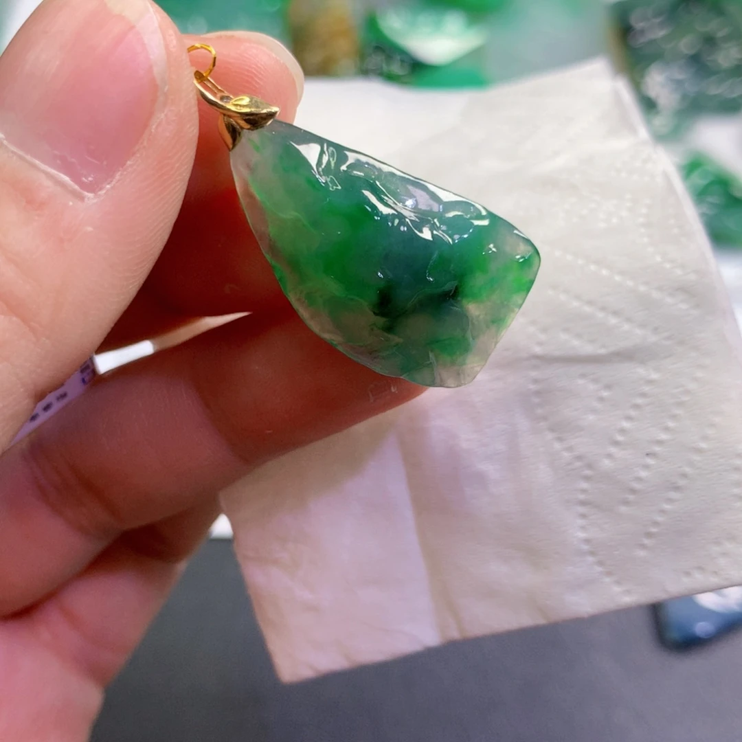 【闪购商品】翡翠吊坠(不含链)未镶嵌