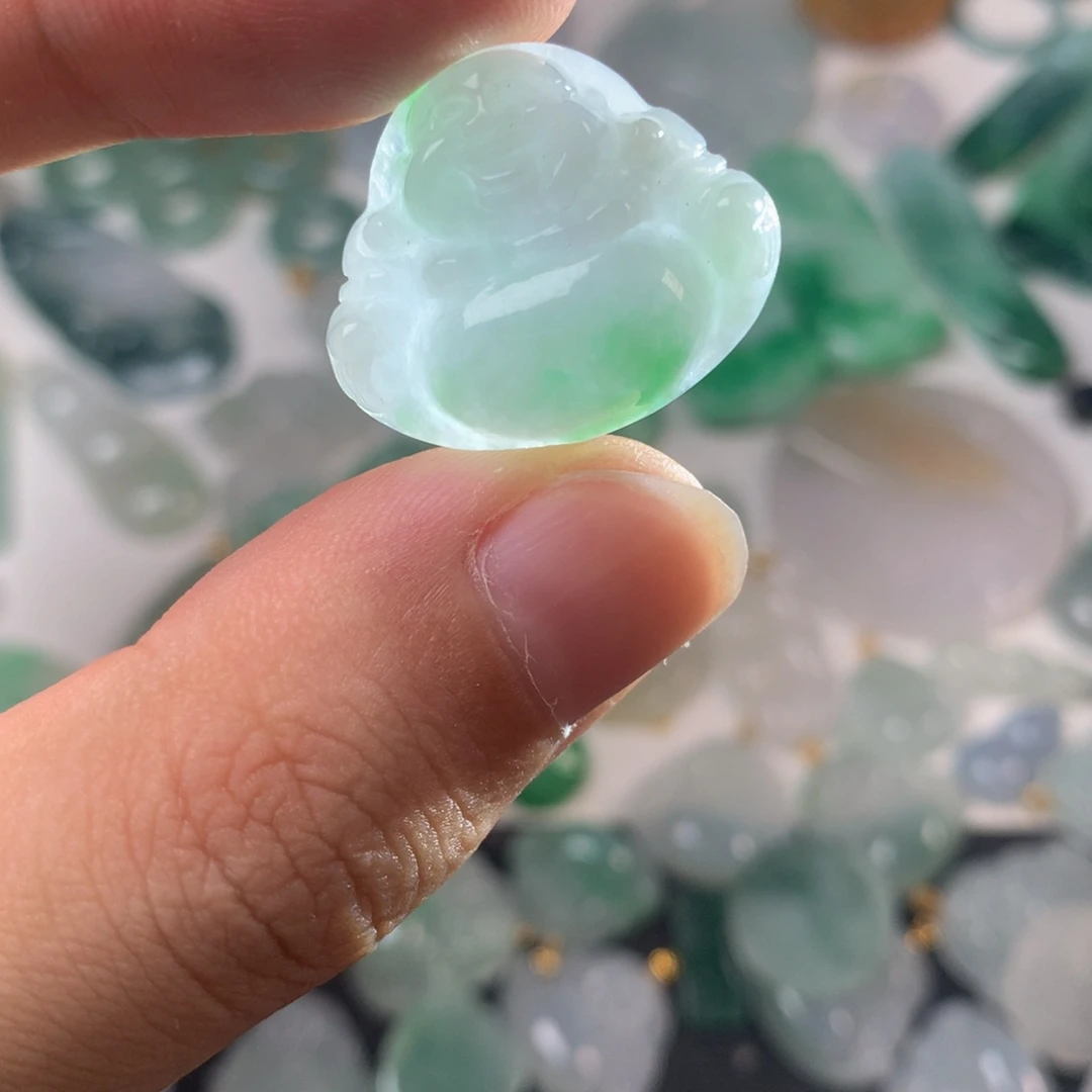 翡翠未镶嵌颈饰佛公
