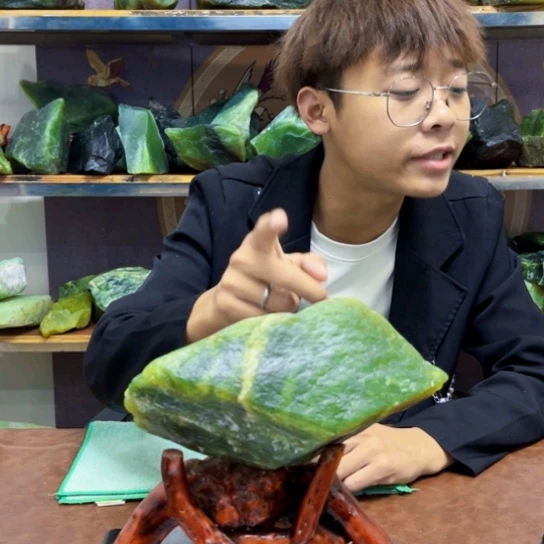 未镶嵌蛇纹石玉原石