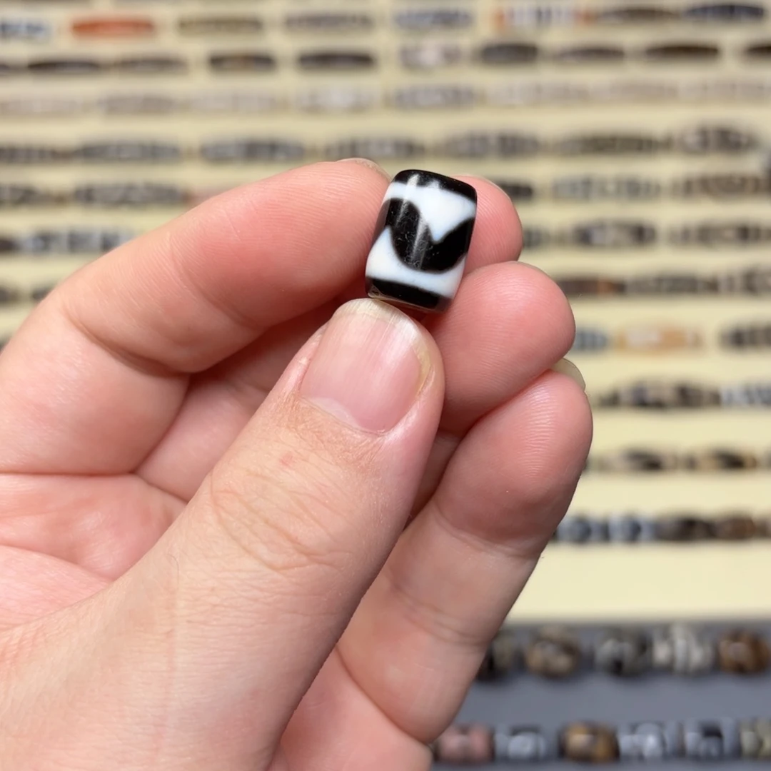 玛瑙/玉髓颈饰未镶嵌木*