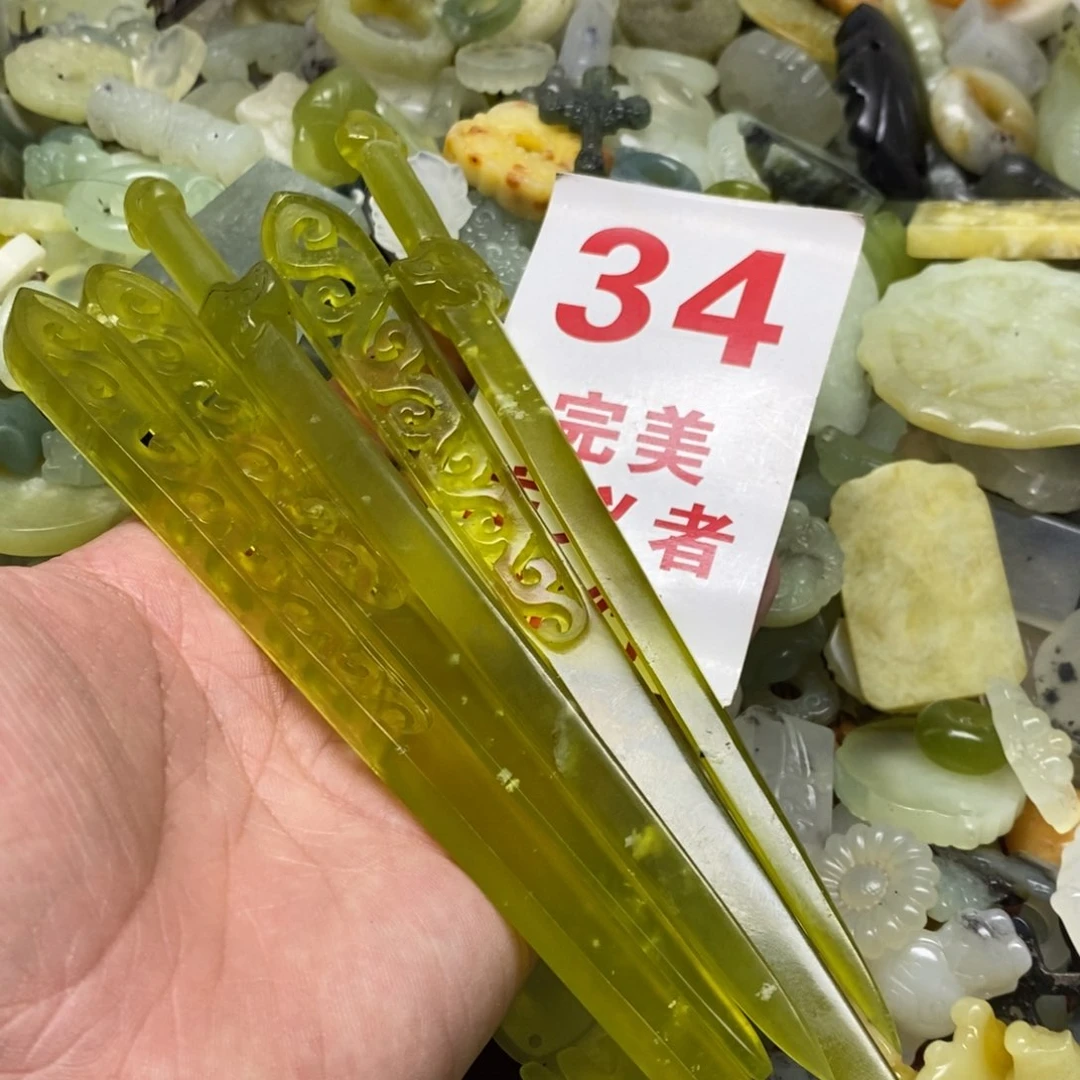 蛇纹石玉挂坠足银镀金镶嵌佛**妞