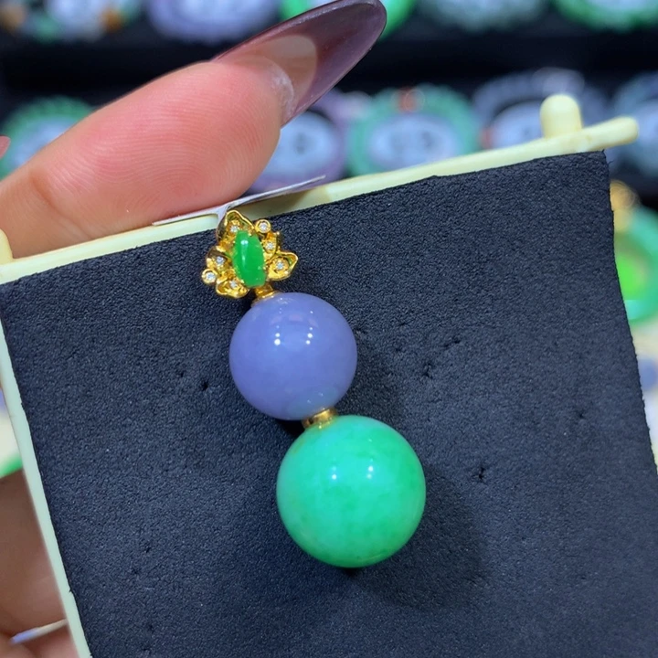 翡翠18K金镶嵌颈饰翡翠