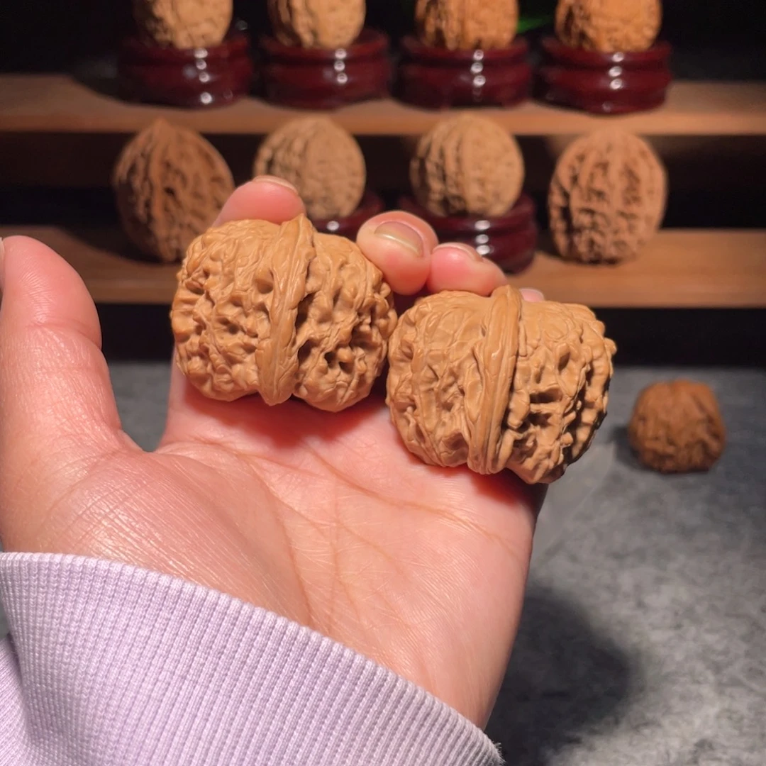 核桃把件野生麒麟元宝全品42