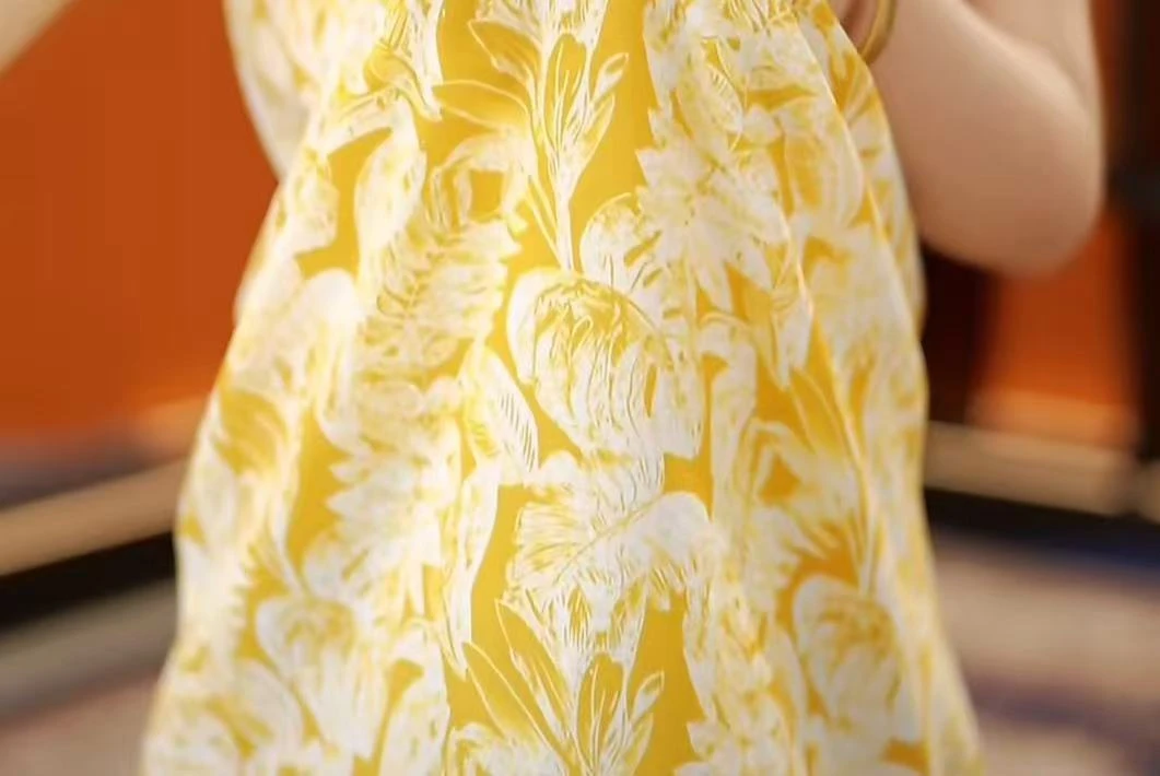 杭州原版正品2025年新款气质高级时尚洋气显瘦风摇金叶连衣裙女