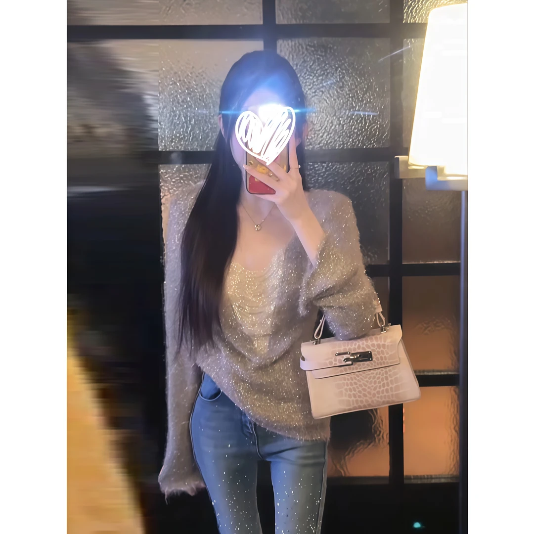 法式气质V领亮片长袖针织衫毛衣女秋冬季新款修身显瘦高级感上衣