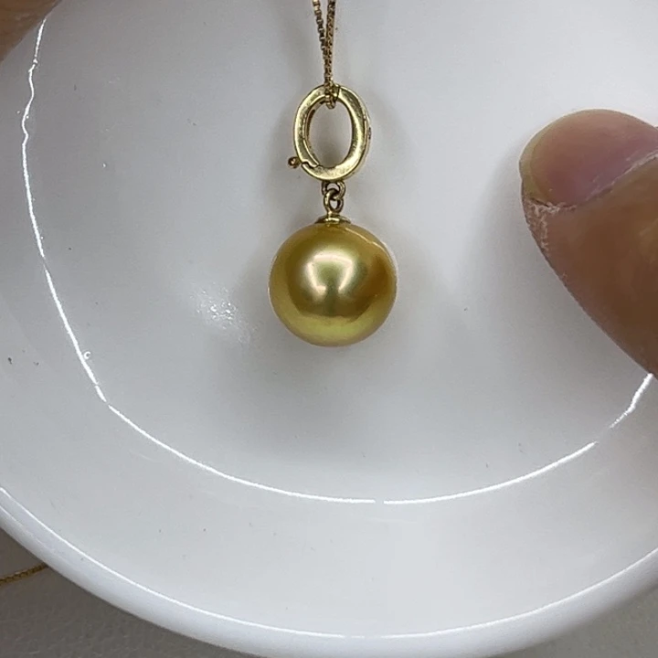 无非金属金色吊坠