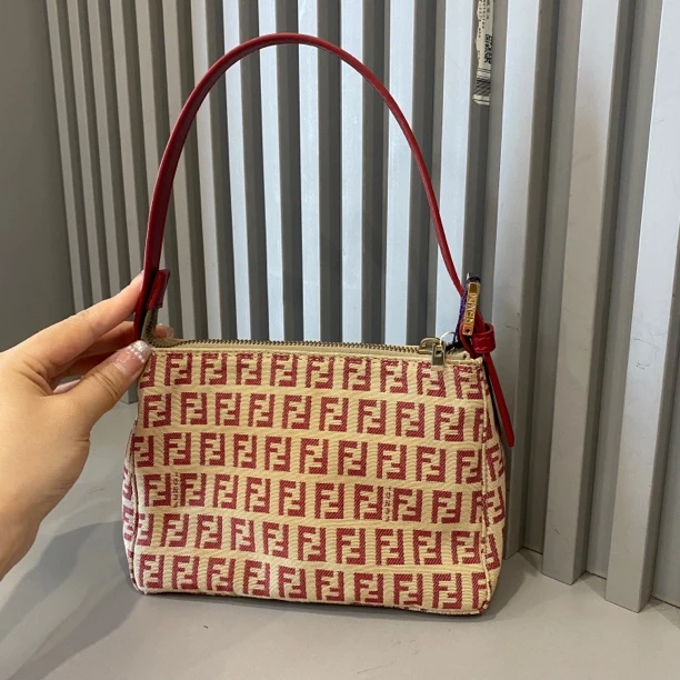 95新 FENDI/芬迪 兔兔奢 G专属/芬迪手提包/240706072