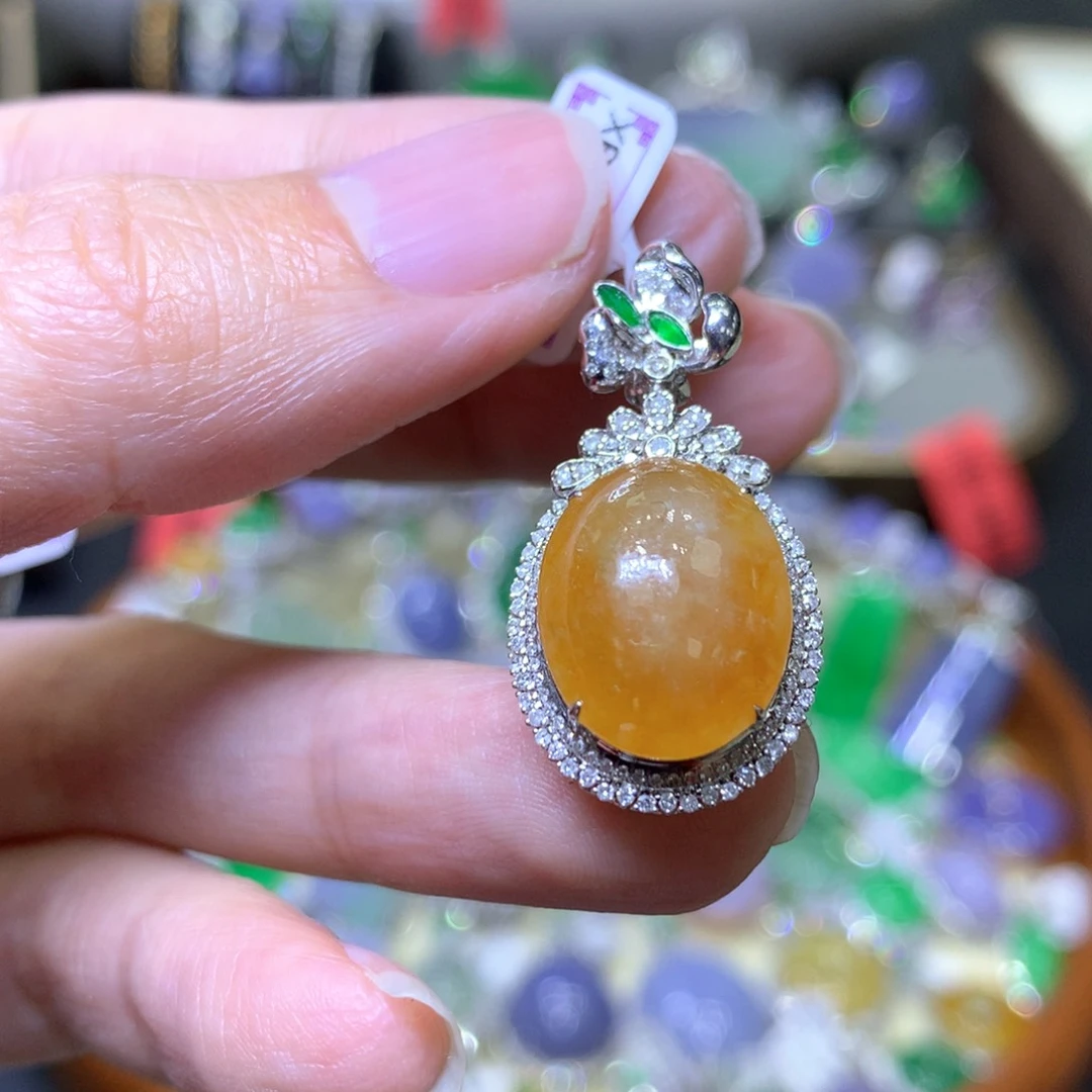 【闪购商品】翡翠颈饰18K金镶嵌翡翠吊坠项链