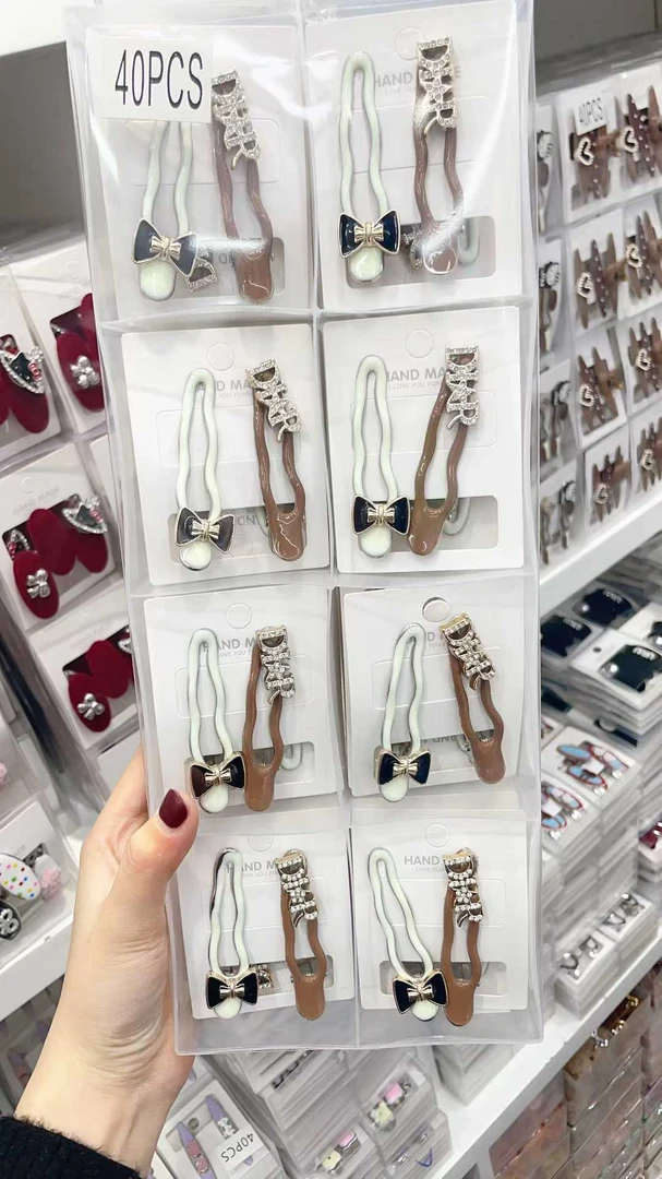 1128-8  字母钻波浪夹   【到手一盒40卡】