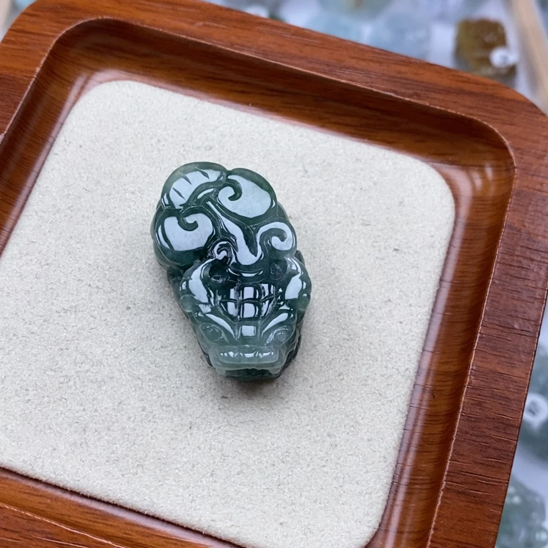 翡翠未镶嵌颈饰如意貔貅