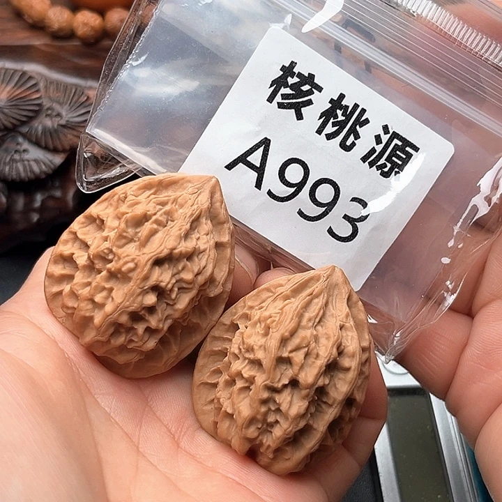 吊坠文玩核桃十三陵鸡心37