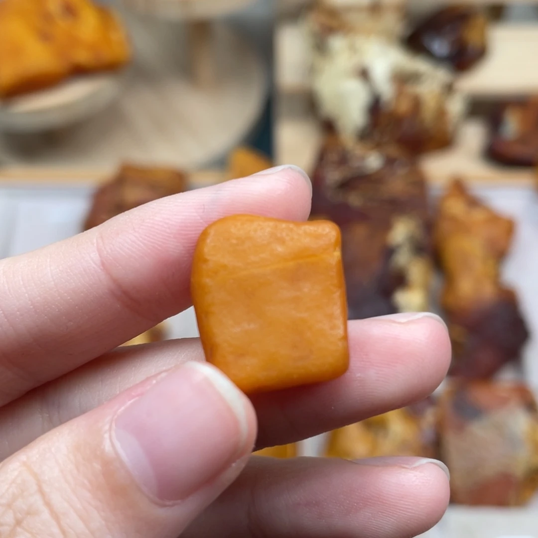 琥珀未镶嵌珠宝奇石