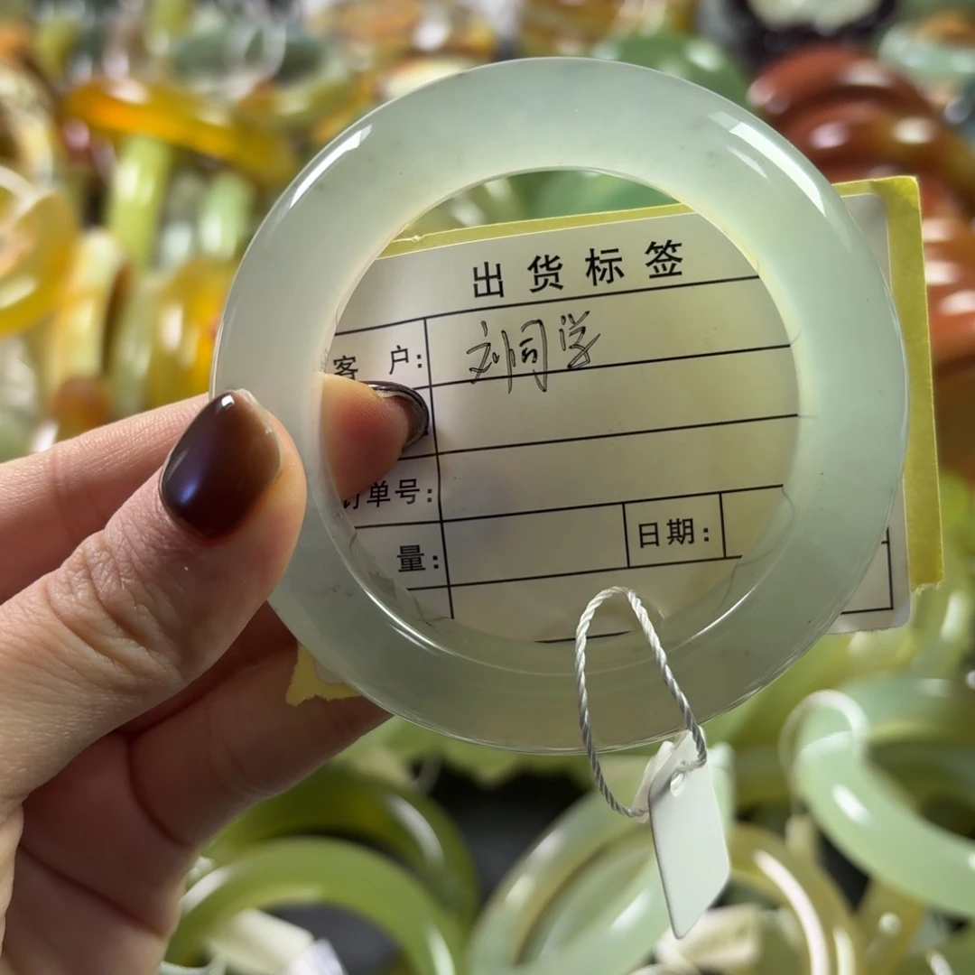 刘***.蛇纹石玉未镶嵌手镯