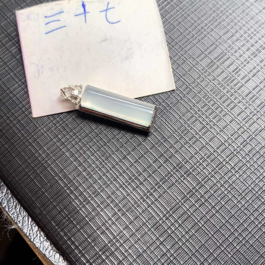 颈饰18K金镶嵌翡翠翡翠