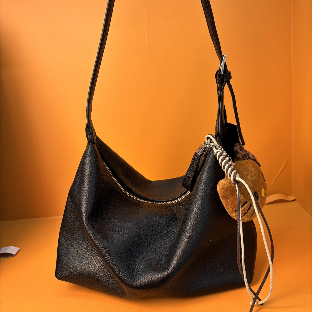 真皮女包单肩斜挎秋冬大气百搭双面背慵懒休闲简约