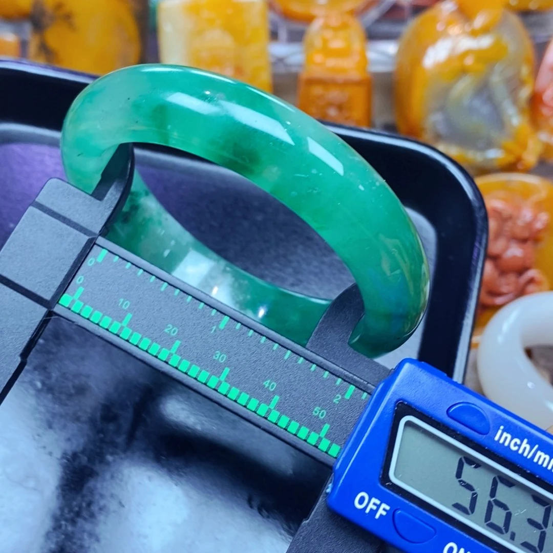 未镶嵌石英质玉（黄龙玉）颈饰