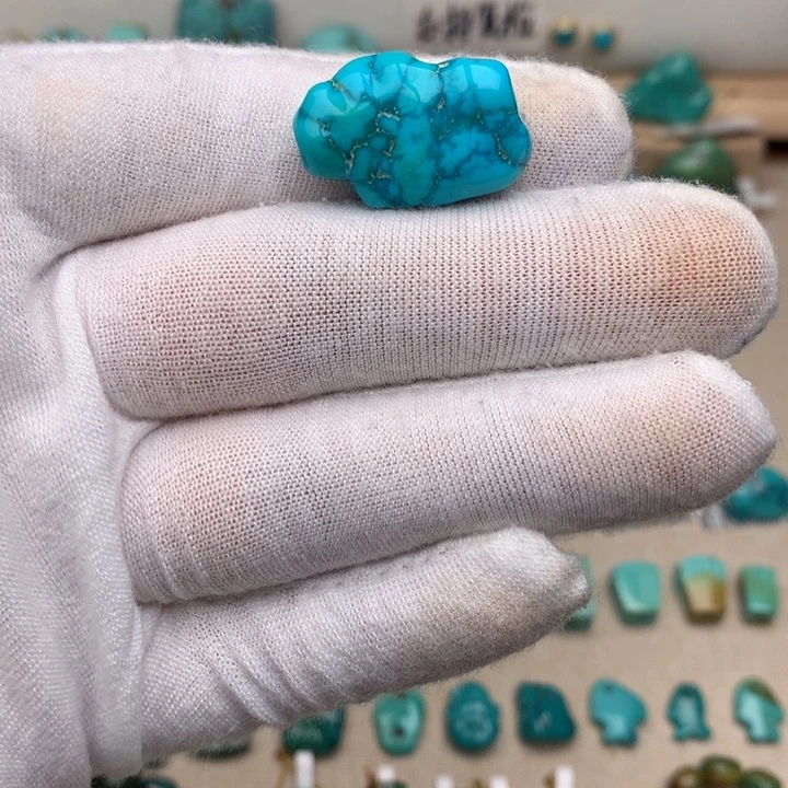 咪***～绿松石未镶嵌珠宝奇石