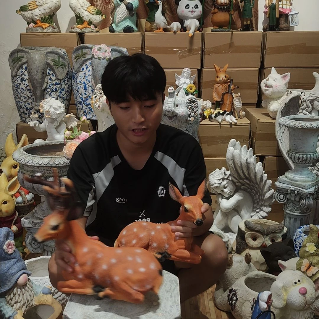 合成树脂梅花鹿一对