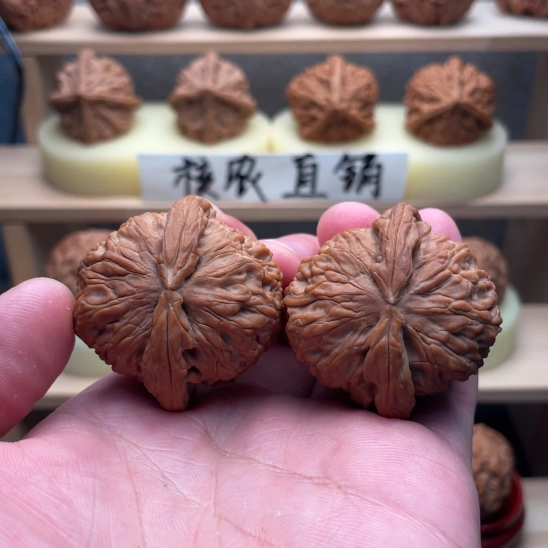 文玩核桃吊坠白狮子40