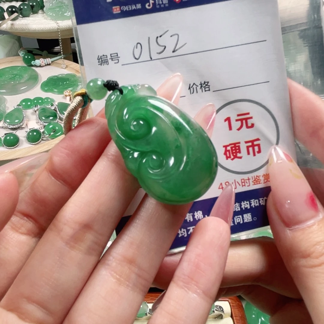 ****祺石英质玉未镶嵌颈饰