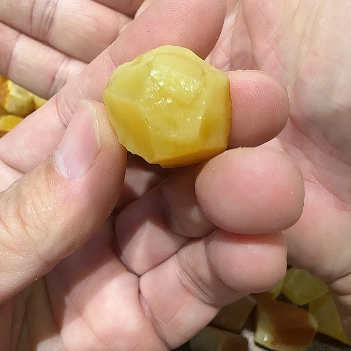 定制琥珀未镶嵌蜜蜡