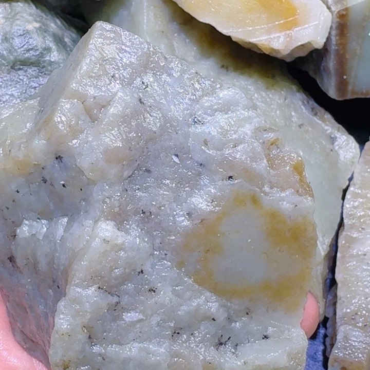 和田玉未镶嵌珠宝半成品