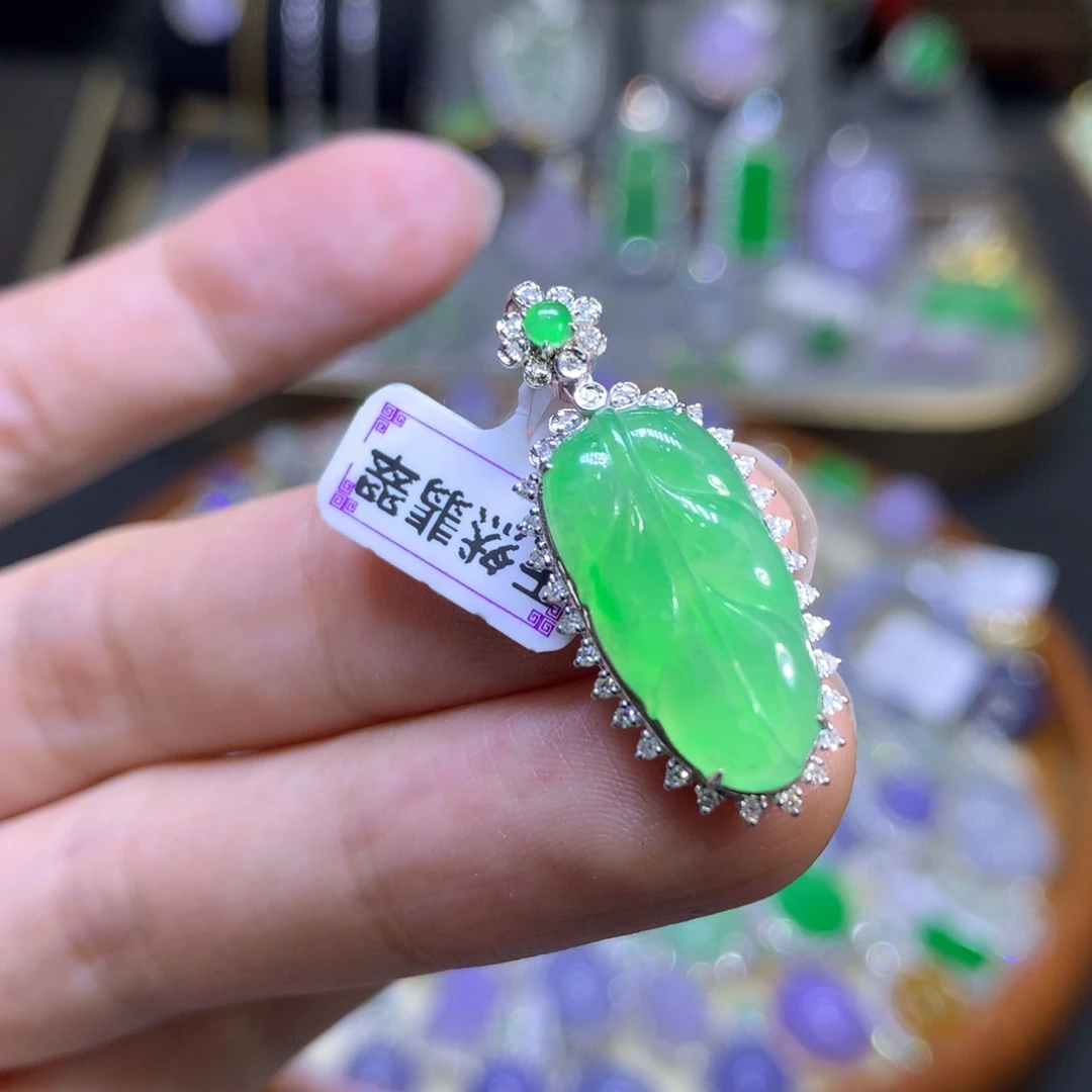 翡翠18K金镶嵌颈饰翡翠玉石吊坠项链