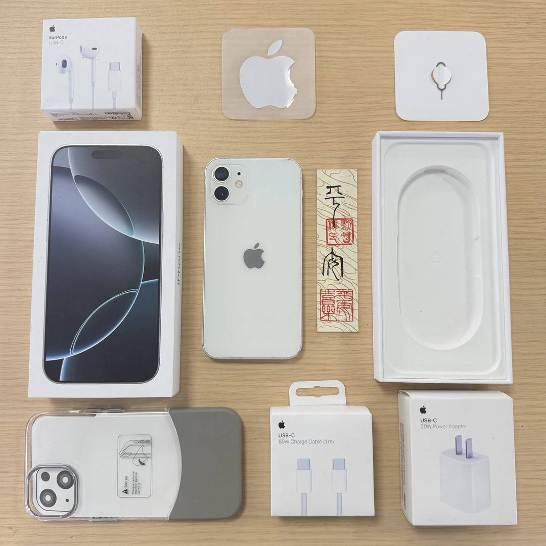 9新 Apple/苹果 苹果12国行128G白色二手9成新手机