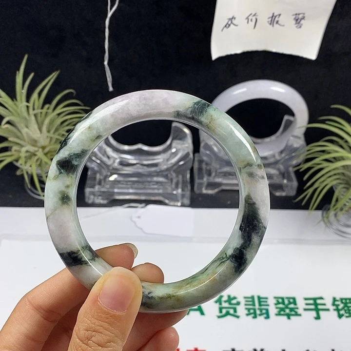 翡翠未镶嵌手镯25号。61.8圈