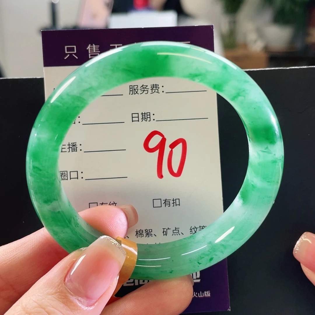 【闪购商品】未镶嵌手镯石英质玉