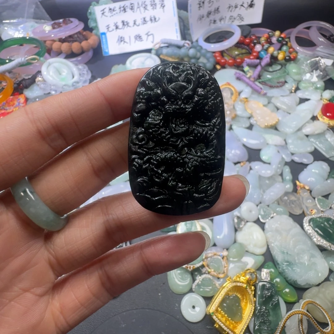 ****哥蛇纹石玉未镶嵌颈饰龙牌吊坠