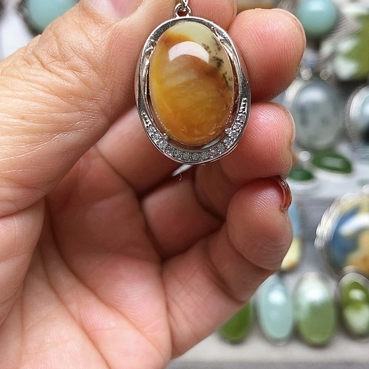 蛇纹石玉银S925镶嵌吊坠