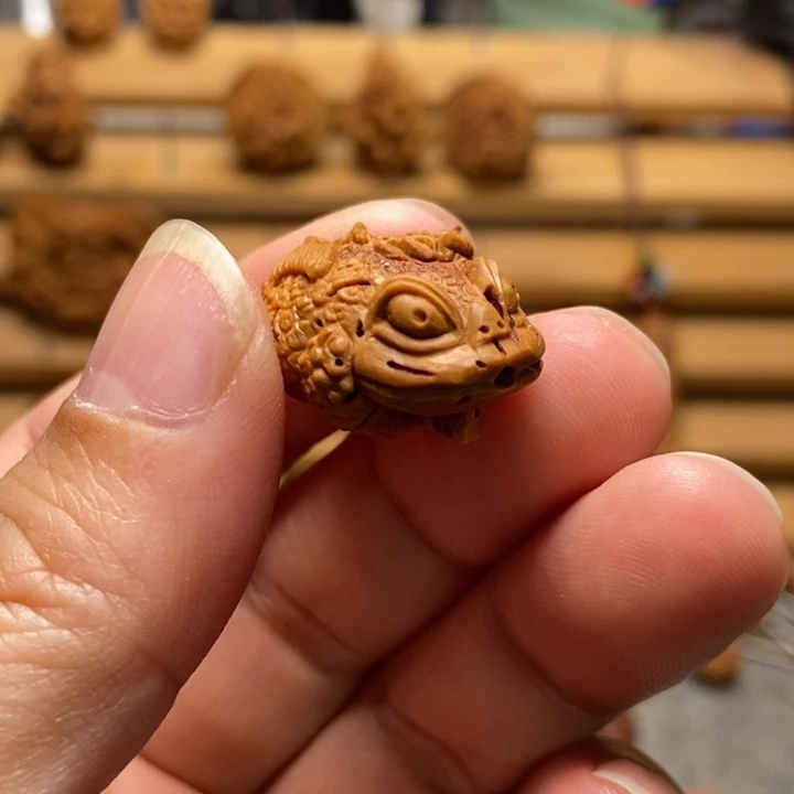 桃核手工雕刻金蟾单颗