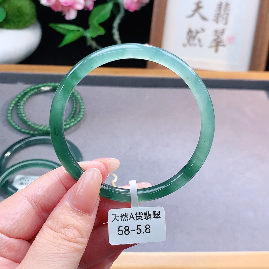 未镶嵌手镯（圆镯）翡翠