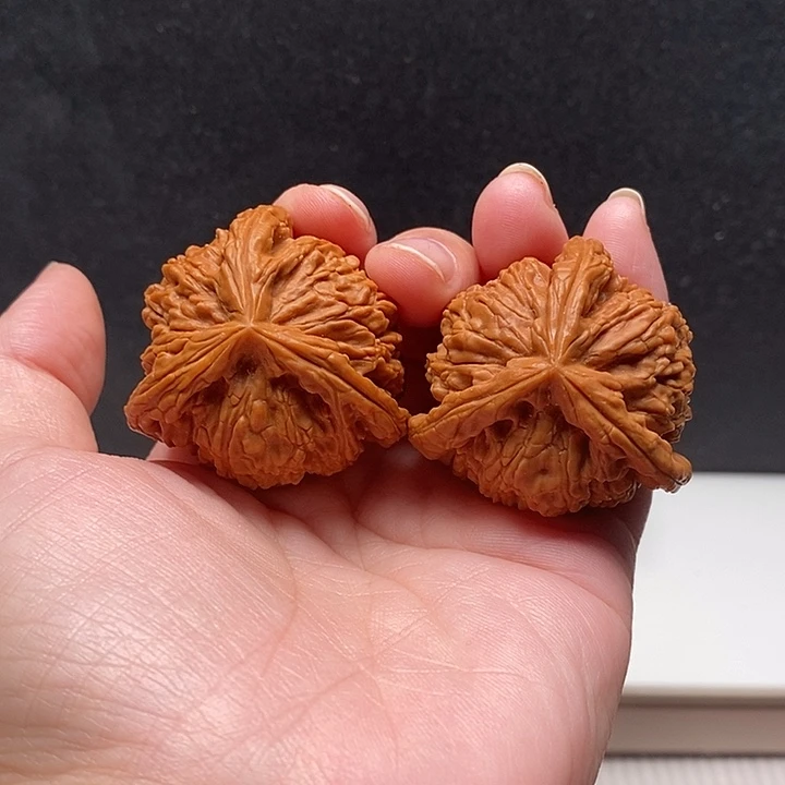 W***Y文玩核桃吊坠白奔