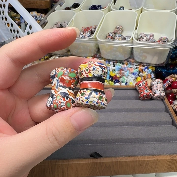 颈饰琉璃开飞机转牌 25