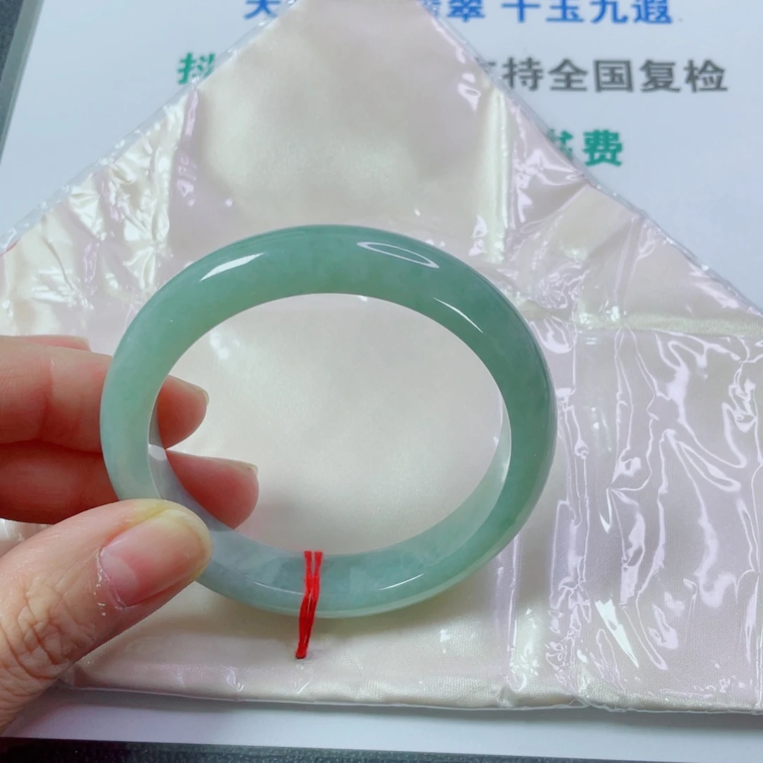 俊***n翡翠未镶嵌手镯天然
