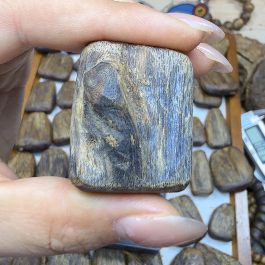 天***青沉香碎屑沉香红骨凹身无事牌12克多样性发一个