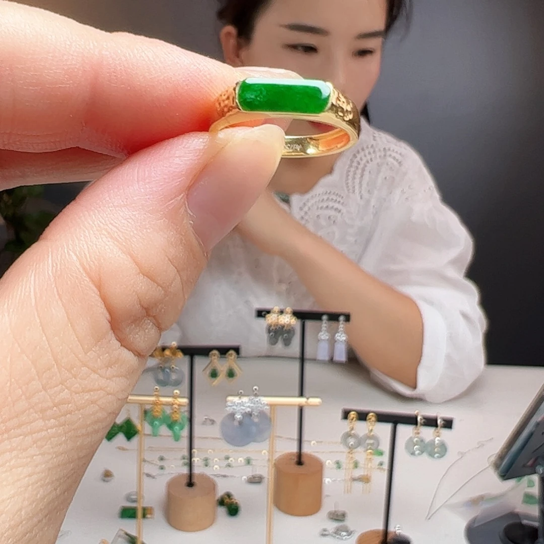 翡翠18K金镶嵌耳饰天然翡翠