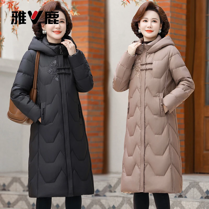 雅鹿洋气高贵中年妈妈冬装羽绒服女长款新款中老年外套女加厚气质