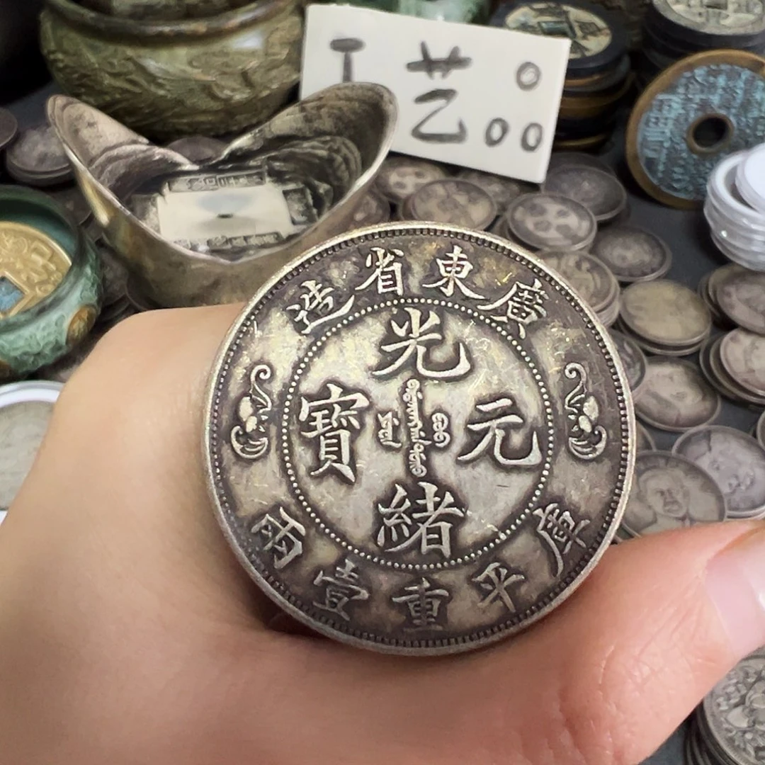 金属复古风格龙洋