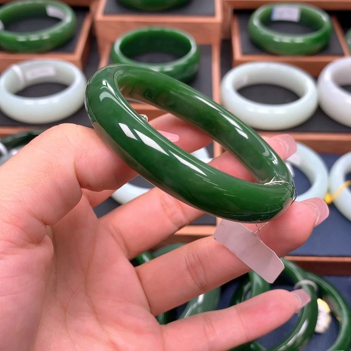 未镶嵌手镯和田玉（碧玉）