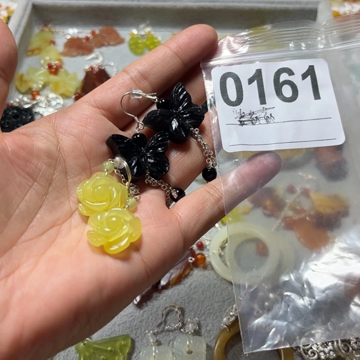 音***雪合金蛇纹石玉耳饰